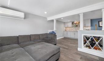 26 Leawood Dr, Cranston, RI 02920