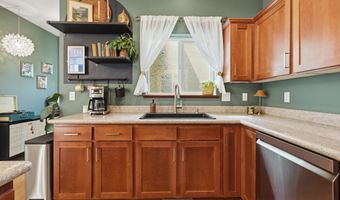 62 N Mountain Ave, Ashland, OR 97520