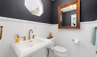 292 Summerhill Dr, Aurora, OH 44202