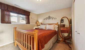 712 Garnet Dr, Ames, IA 50010