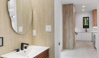 2007 S JOYCE St, Arlington, VA 22202
