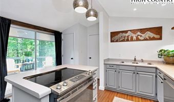 424 Clubhouse Dr, Banner Elk, NC 28604