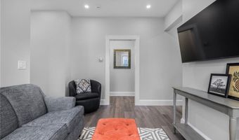 10 Braman St 1, Newport, RI 02840