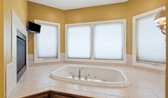 15586 Cedar Ln, Basehor, KS 66007