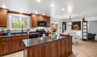 13 Birchwood Cir, Bedford, NH 03110