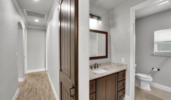 839 Shady Grv, Adkins, TX 78101