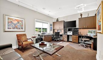 295 Meadowbrook Country Club Est, Ballwin, MO 63011