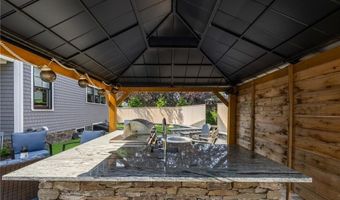 3 Oak St, Middletown, RI 02842