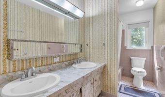 4 Michele Dr, Middletown, NJ 07748