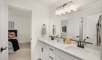 18939 SW Hazelwood Ln L-8, Beaverton, OR 97078