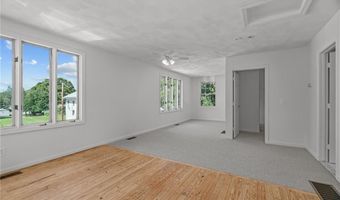 129 Simmonsville Ave, Johnston, RI 02919