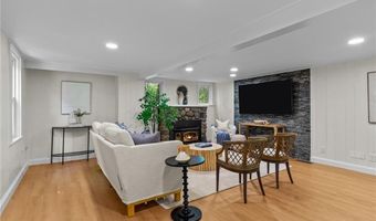 31 Brookside Dr, North Smithfield, RI 02896