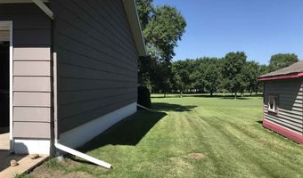 821 Country Club Dr, Akron, IA 51001