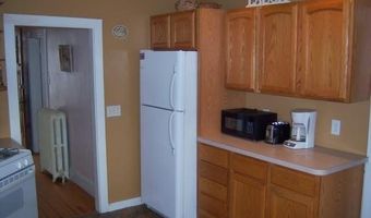 30 Simmons St, Newport, RI 02840