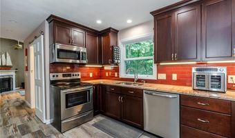 20 Birch View Ct, Cranston, RI 02921