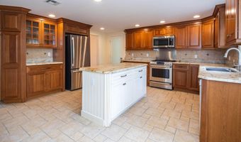 153 12th St, Belford, NJ 07718