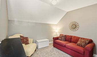 617 Eaton Dr, Aurora, OH 44202