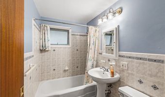 155 Mapleview Dr, Amherst, NY 14226