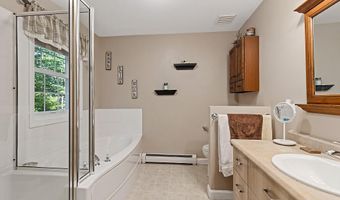 5 Little Village Ln, Belgrade, ME 04917