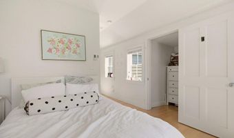 5 Division St, Newport, RI 02840