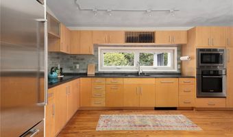 10 Guzeika Rd, North Kingstown, RI 02852