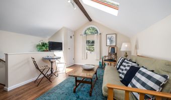 53 Huckleberry Hill Rd, Brookfield, CT 06804