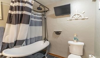 2104 Cedarcrest Ct, Arkansas City, KS 67005