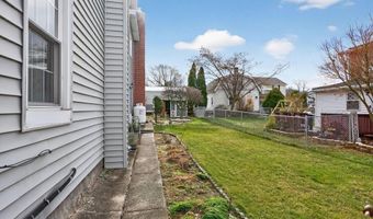 108 W 2ND St, Alburtis, PA 18011