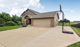 105 Estate Dr, Avon, MN 56310
