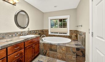 767 Twin Pines Cir, Ashland, OR 97520