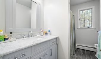 15 Roosevelt Dr, Bedford, NH 03110