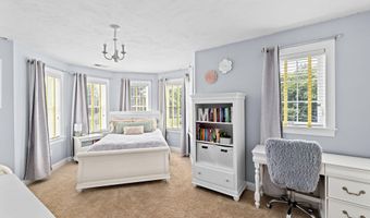 5 Bosuns Ln, Bourne, MA 02532