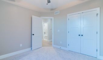 16729 Pinehurst Dr, Basehor, KS 66007