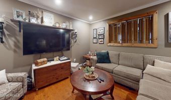 38 Belmont Ave, Bayville, NJ 08721