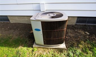 2239 Springfield Center Rd, Akron, OH 44312