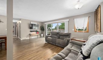 121 S 5th Ave, Brandon, SD 57005