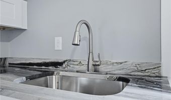 188 Greene Ln, Middletown, RI 02842