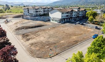 993 Mountain Meadows Dr, Ashland, OR 97520