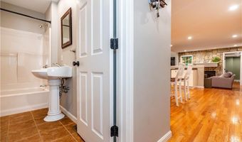 7 Wickham Rd, North Kingstown, RI 02852