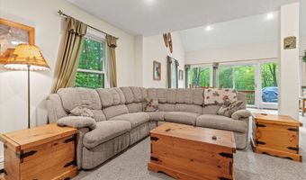 8 Panaway Dr, Campton, NH 03223