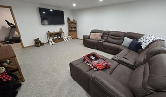 613 Springview Cir, Beatrice, NE 68310