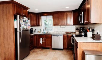 19 Bliven Ave, Bristol, RI 02809