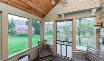 117 Royal Oak Dr, Aurora, OH 44202