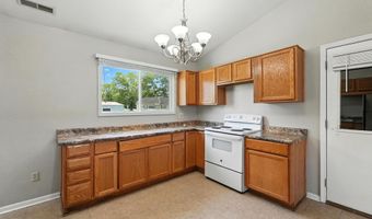 806 Deer Ridge Xing, Auburn, IN 46706