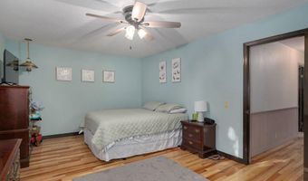 1626 Porter Ave, Aurora, MO 65605