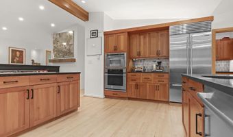 6921 AYR Ln, Bethesda, MD 20817