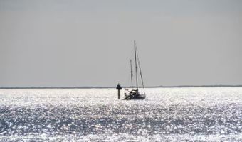 8 Jibsail Dr, Bayville, NJ 08721