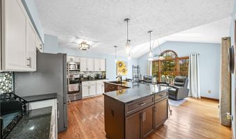 350 ASPEN Ct, Aurora, OH 44202