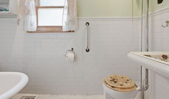 674 E Bay Ave, Barnegat, NJ 08005