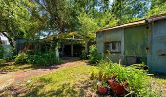 34 7th St, Apalachicola, FL 32320